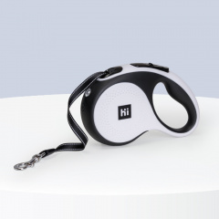 Рулетка со встроенным LED фонарем, USB и светоотражающим ременём для собак до 30 кг, размер М, 5 м, черно-белая