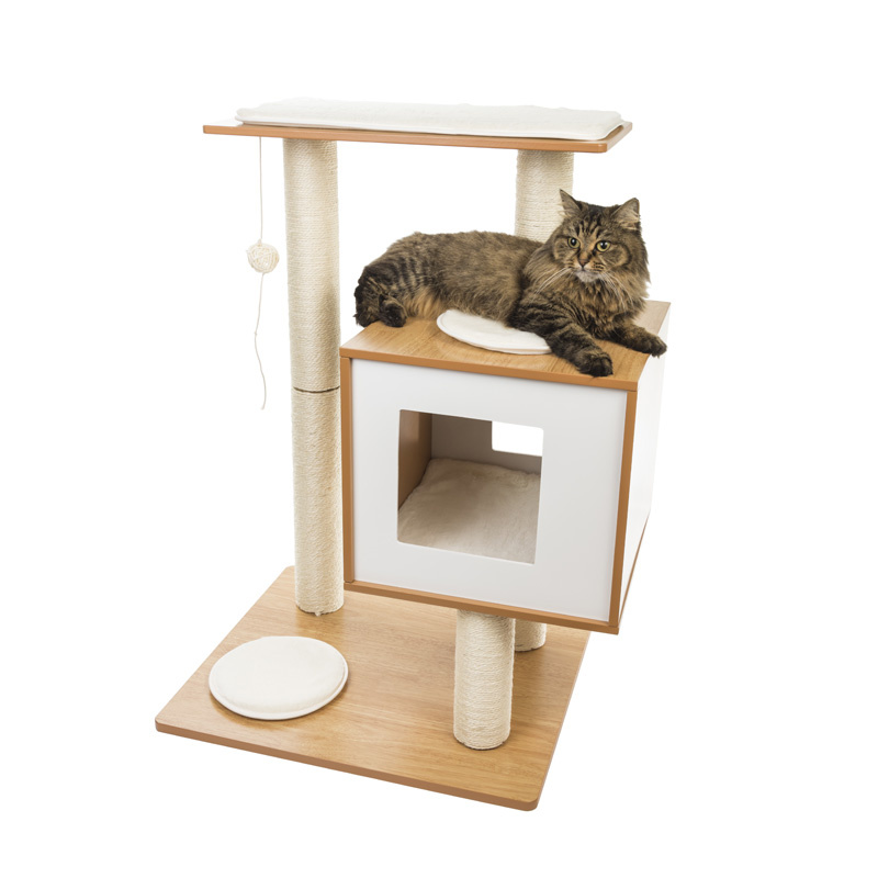 Спально-игровой комплекс для кошек с домиком и когтеточкой Leia трёхъярусный с игрушкой, коричневый/белый, 56x56x82см 1