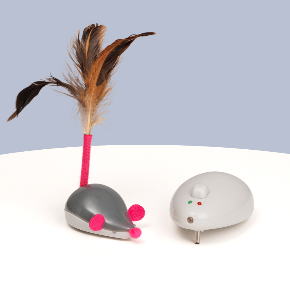 HiPet Игрушка на радиоуправлении для кошек Мышка с перьями, мышка 7,5х4,5х14 см, пульт 9,5х6х3 см