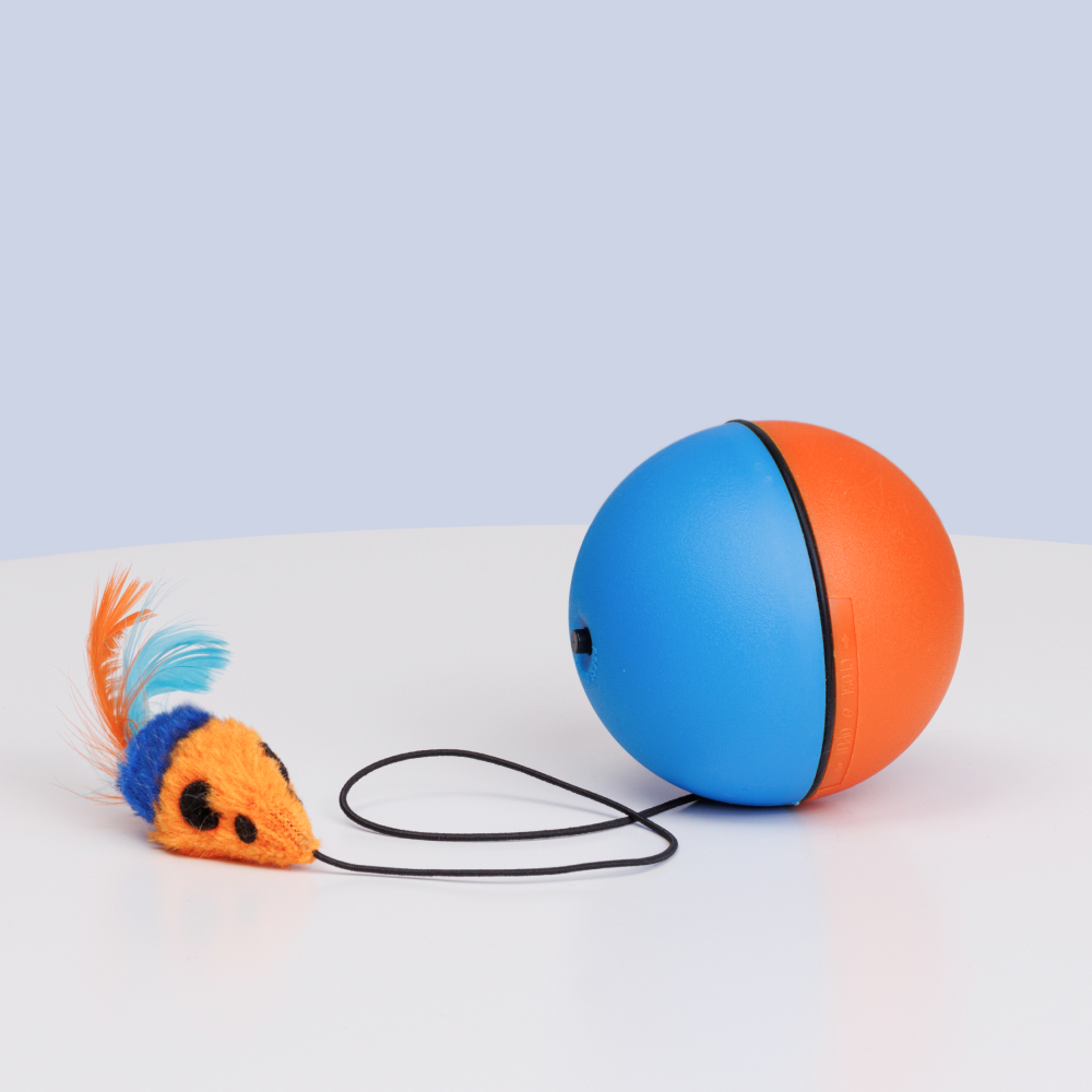HiPet Игрушка для кошек Мяч катающийся с игрушкой, диаметр мяча 7,8 см, мышка 5 см